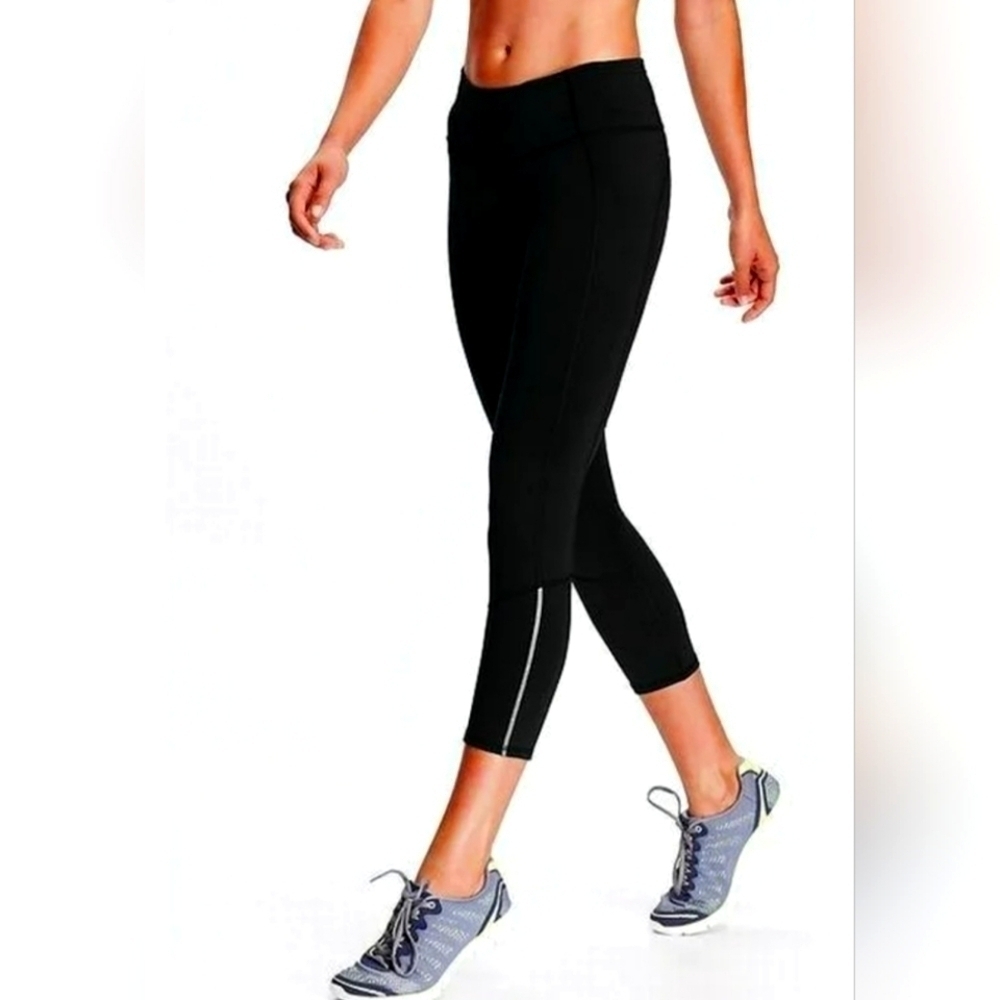 Old Navy | Active Women's Go Dry | Fitted Athletic Cropped Pants | Size: Medium